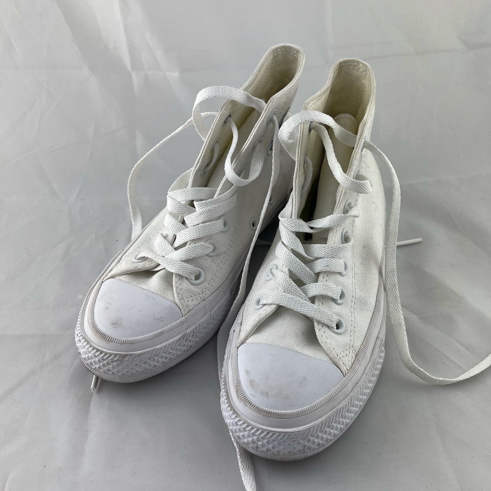 All White Chuck Taylor CONVERSE All Star High Top